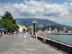 Ялтинська набережна дочекалася рятувальників