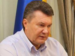 Рятувальники відкачують воду з вулиць під пильним оком Януковича