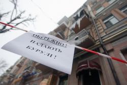 Львівські бурульки падають на голови містянам попри огороджувальні стрічки