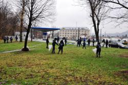 Чиновників з лопатами здуло вітром