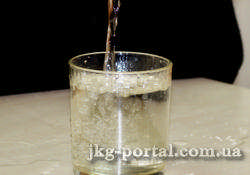 вода в склянці