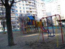 дитячий майданчик
