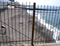 незаконна установка шлагбаумів