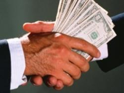 10 тисяч доларів «згубили» ужгородського комунальника