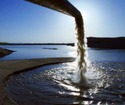 На Тернопільщині водоканал злив у річку нечистоти