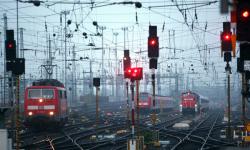 «Укрзалізниця» «відгороджується» від небезпеки